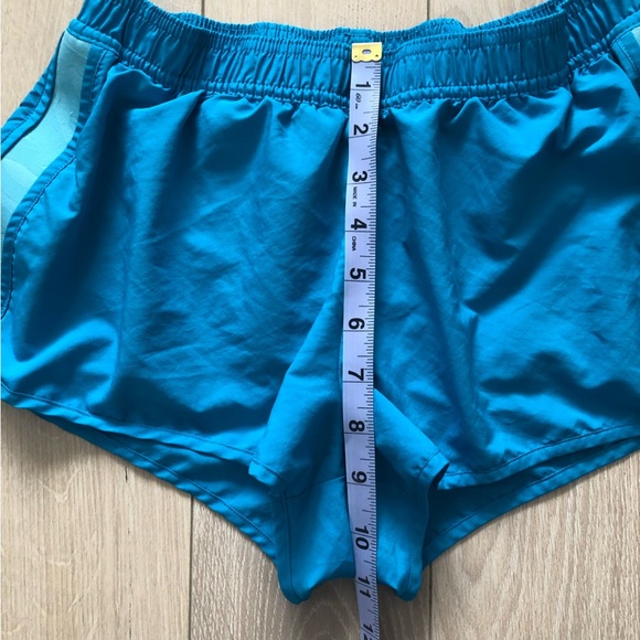 Reebok Running Shorts with Inner Pocket - Picture 3 of 10